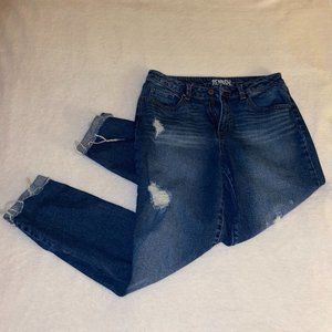 RIPPED BOYFRIEND JEANS